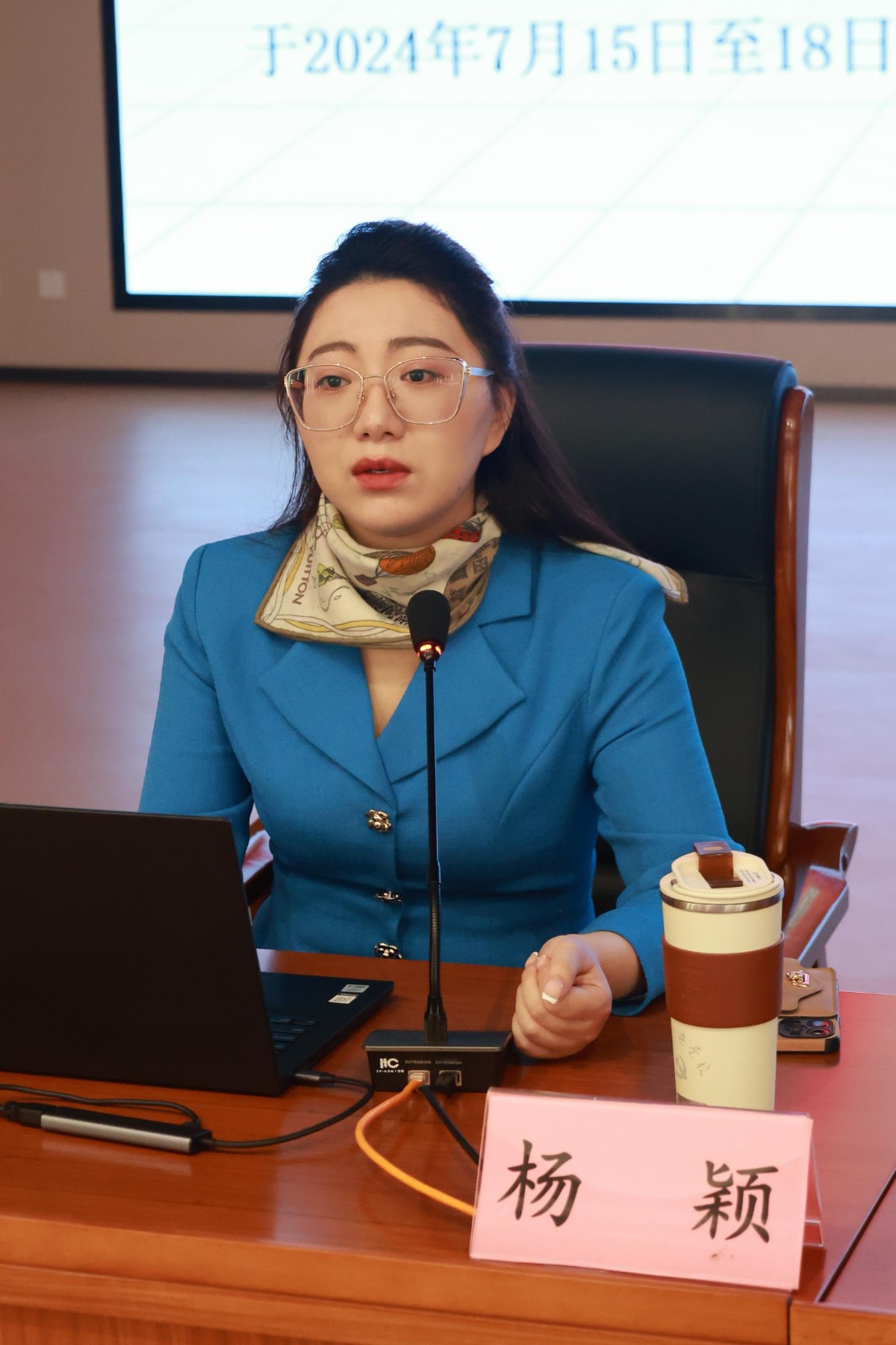 杨颖.JPG